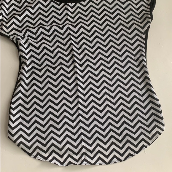 Espresso Black and White Chevron Women’s Top Size Small - Picture 7 of 8